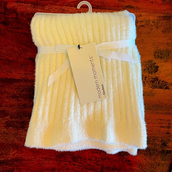 Modern Moments Blanket - Picture 1 of 6